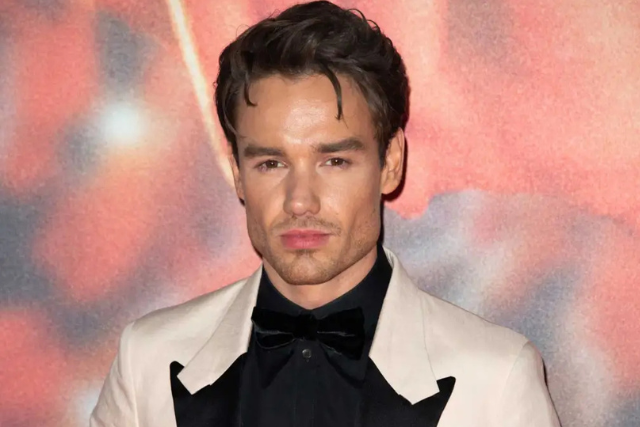 La Justicia argentina eximió de responsabilidad a tres de los cinco imputados por el fallecimiento del cantante británico Liam Payne, ocurrido en Buenos Aires el 16 de octubre. Entre los sobreseídos se encontraba el empresario Rogelio Nores, amigo del músico.