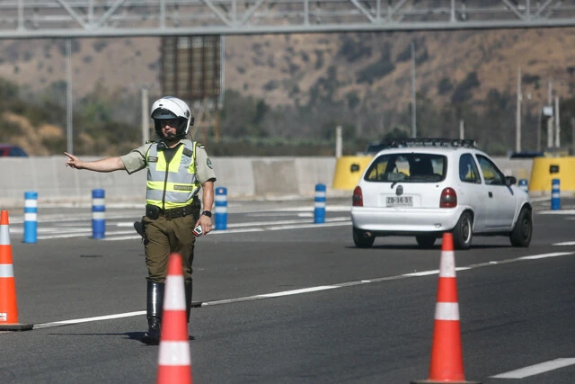 mujer carabineros