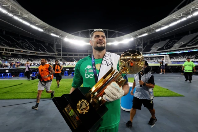 Gabriel Arias atajada