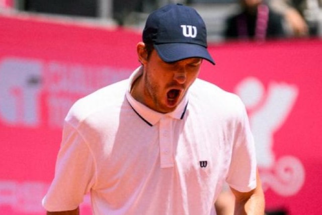 Jarry avanza de ronda