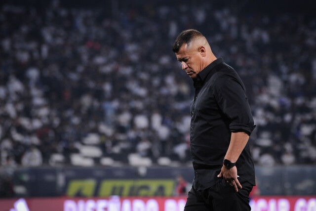 Jorge Almiron, Director Técnico de Colo Colo, durante partido contra Unión Española en el Estadio Monumental. FOTO: AGENCIA UNO
