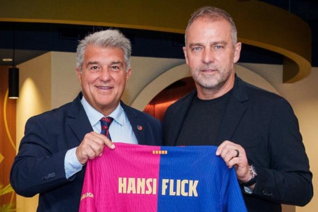 Barcelona asegura a Hansi Flick hasta el 2027