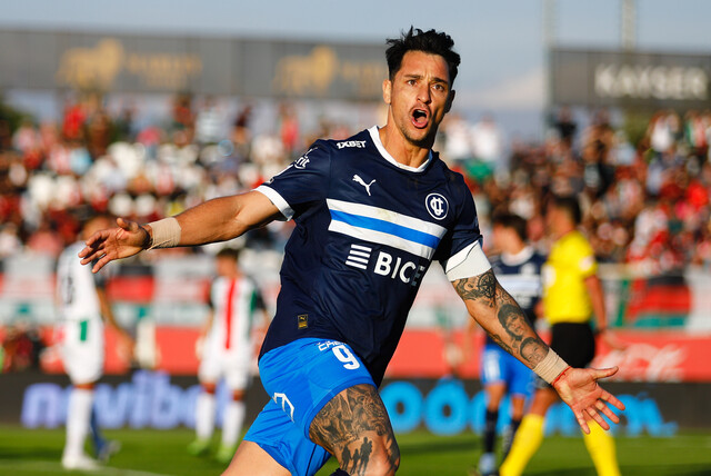 Fernando Zampedri marca el empate entre Universidad Católica (1) y Palestino (1)- FOTO: AGENCIA UNO