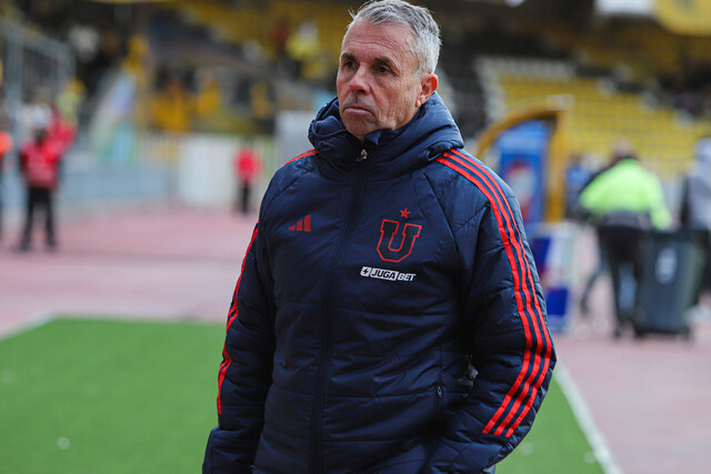 Gustavo Álvarez, DT de la U. (Foto: Agencia Uno)