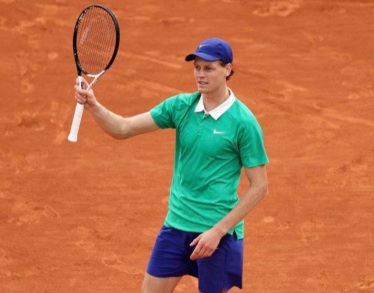 Un brillante y aplastante Sinner en Roland Garros