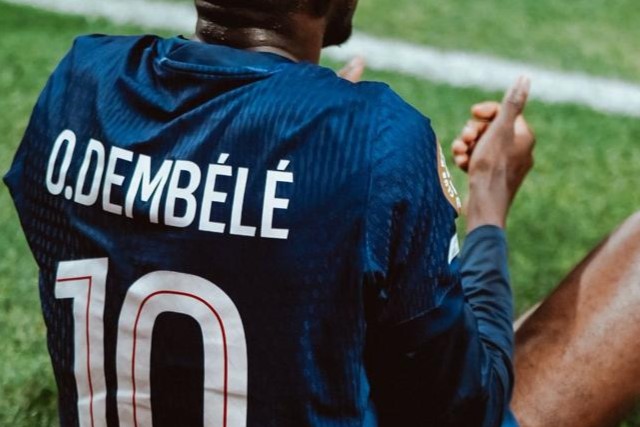 Dembélé homenajea a Diogo Jota.