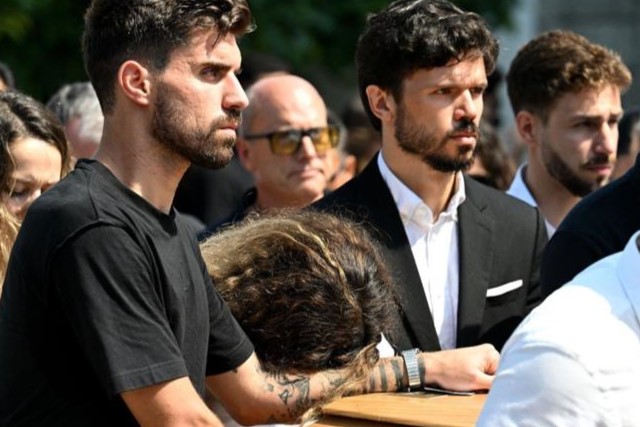 Rúben Neves llevando el féretro de su mejor amigo, Diogo Jota.