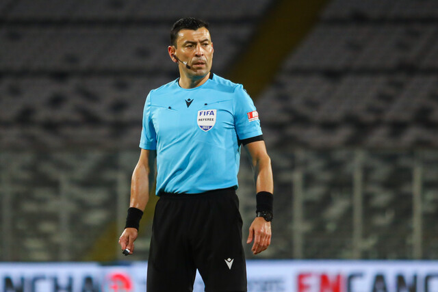 Roberto Tobar y Jorge Yunge durante la reunión con dirigentes de Unión Española en la previa del duelo clave por el descenso. (Foto: Agencia Uno)