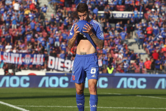 Franco Calderón celebra el nacimiento de su hijo antes de enfrentar a Independiente en los octavos de final de la Copa Sudamericana. (Foto: Agencia Uno)