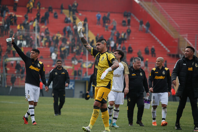 Limache celebra su histórica victoria ante el líder Coquimbo Unido, por la fecha 18 del Campeonato Nacional. (Foto: Agencia Uno)