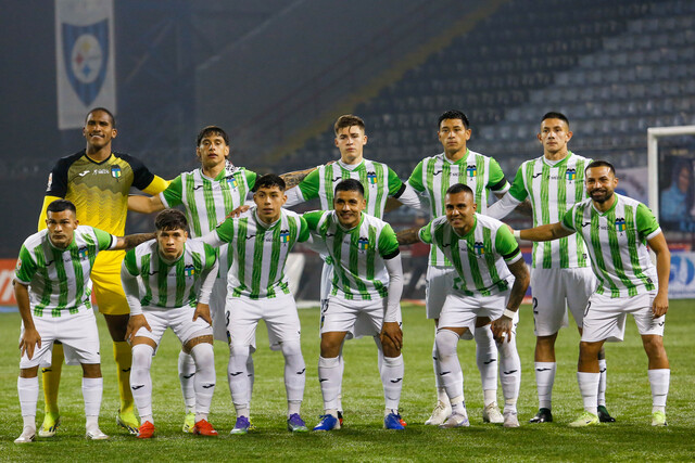El plantel de O’Higgins festeja la victoria en su regreso al Estadio El Teniente, (Foto: Archivo/ Agencia UNO)