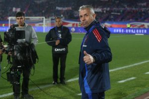 El "profe" Álvarez le pide a sus dirigidos reaccionar. (Foto: Archivo/Agencia UNO)