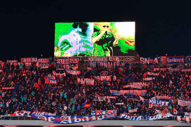 Hinchas de la U en Avellaneda antes del caos: la sanción más dura en años llega tras los violentos incidentes (Foto: Agencia Uno)