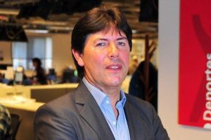 Juan Manuel Lugones acusó que la policía liberó zonas para que la barra de Independiente atacara a hinchas de la U en Avellaneda.