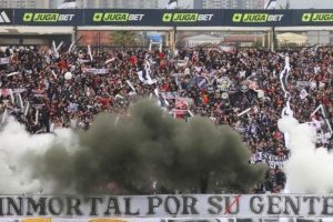 Arenganzo realizado el día de hoy en el Estadio Monumental. (foto: X/barrabrava_net)