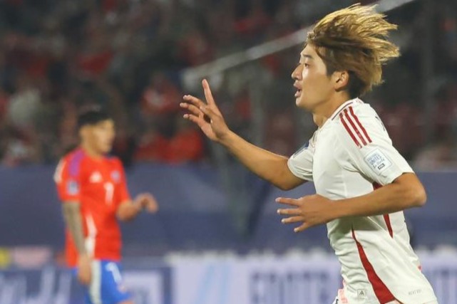 Chile cae ante Japón: decepcionante 0-2