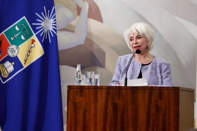 Isabel Allende medalla