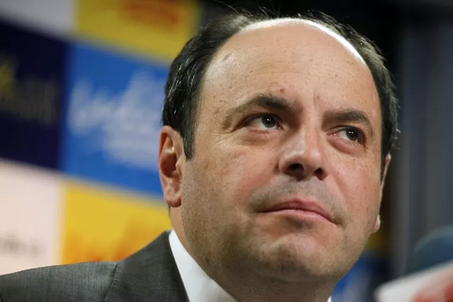 Comando Kast recorte