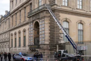 detenidos robo Louvre