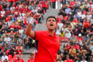 Tomás Barrios celebra su victoria en el debut del Challenger de Montevideo. (Imagen referencial: Agencia Uno)
