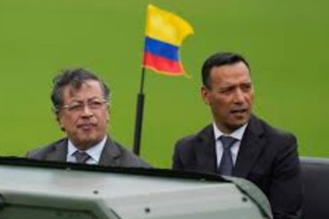 Presidente Petro y el Ministro de Defensa Pedro Sánchez