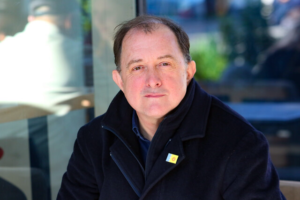 Poduje cuentas troll