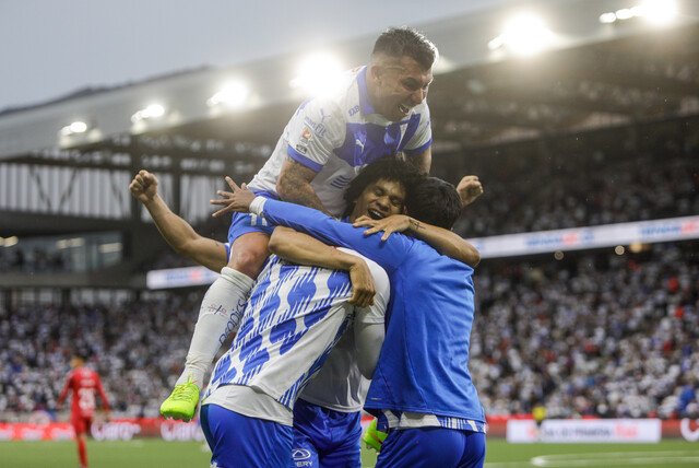 La UC gana y asegura el cupo "Chile 2". Foto: Agencia Uno