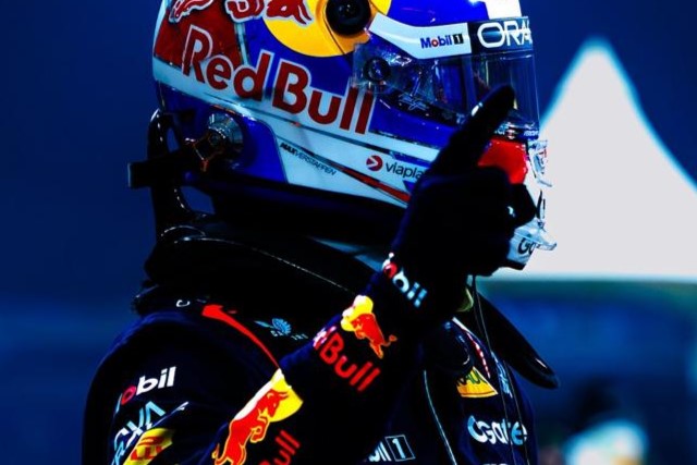 erstappen celebra la pole en Yas Marina tras una clasificación que dejó abierta la lucha entre Red Bull, McLaren y Mercedes.