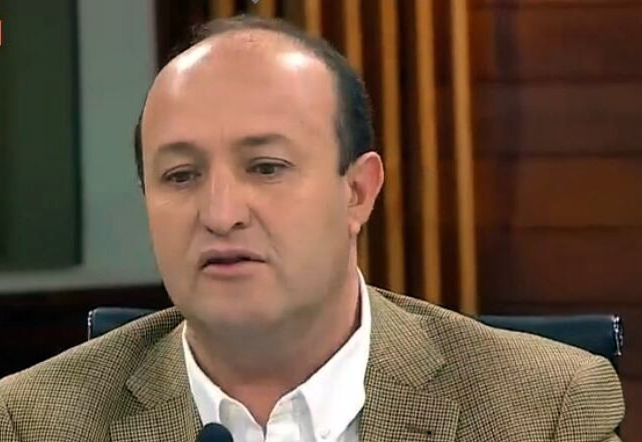 Contraloría ordena sumario por contrato de exfiscal Guerra en Providencia