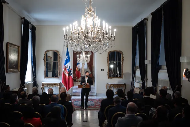 Cónclave de Boric parte con ausencias y disputas