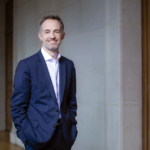 París eligió como nuevo alcalde al socialista Emmanuel Grégoire