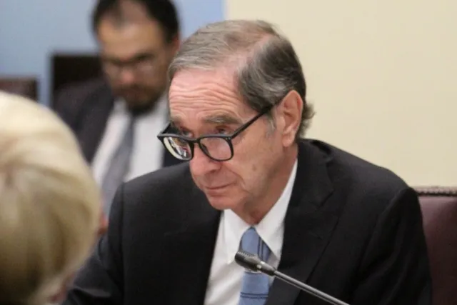 Exministro Larraín cuestionan rol del Ejecutivo en indultos penales