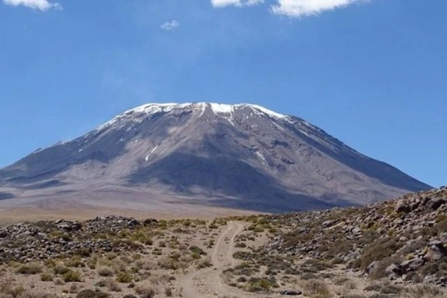 Declaran alerta amarilla para el volcán Láscar en San Pedro de Atacama