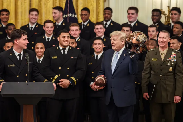 Trump considera despliegue militar en isla de Kharg