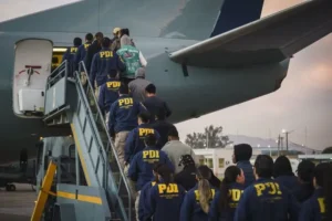 vuelo expulsión migrantes