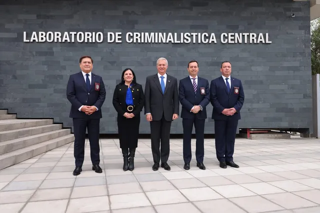 Inédita visita de Kast a la PDI marca agenda en seguridad