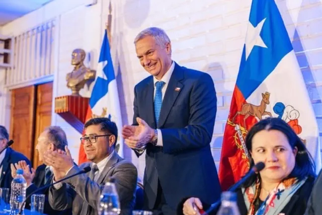 Kast promete orden en Junaeb sin recortes