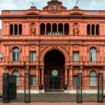 Acusa «espionaje»: Gobierno argentino impide ingreso de periodistas a Casa Rosada