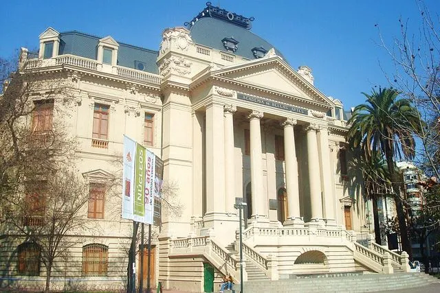 Roban escultura desde el Museo de Arte Contemporáneo