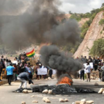 Crece tensión en Bolivia: Campesinos bloquean carretera en 59 lugares