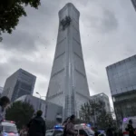 Avioneta impacta contra la Torre CITIC en Beijing