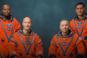astronauta latino Artemis