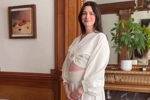 La actriz Anne Hathaway anuncia que está embarazada
