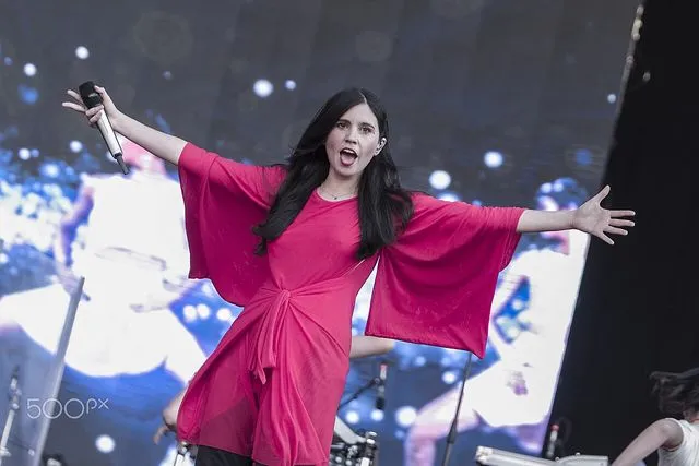 Javiera Mena anuncia su primer Movistar Arena