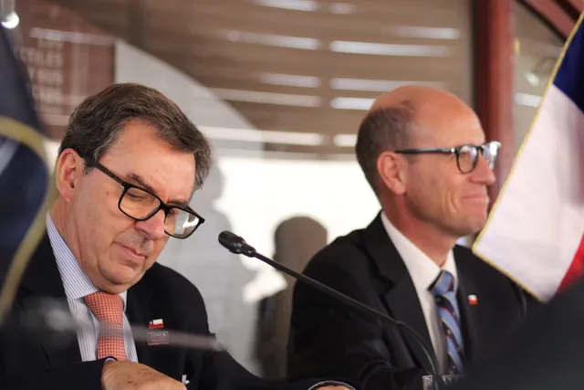 Ministro Barros descarta tráfico de niños haitianos en Chile