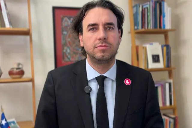 Mirosevic deja gira presidencial para votar contra acusación a Grau