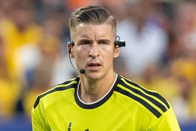 árbitros FIFA
