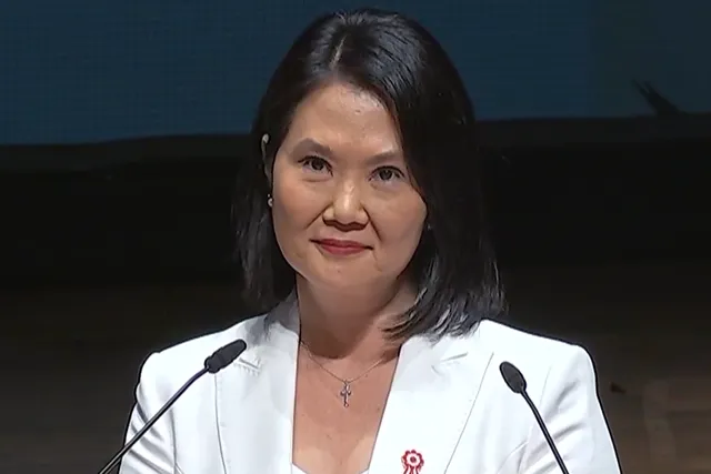 Keiko Fujimori recibe credenciales como presidenta