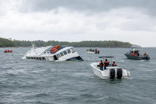 Naufraga ferry con 116 personas a bordo en Guyana