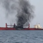Hutíes atacan buque con alimentos en Bab al Mandeb